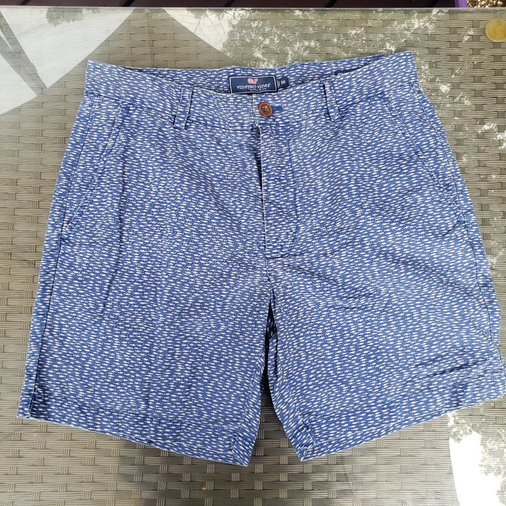 MENS VINEYARD VINES BLUE BREAKER SHORTS W/ WHITE FISH - WAIST 30